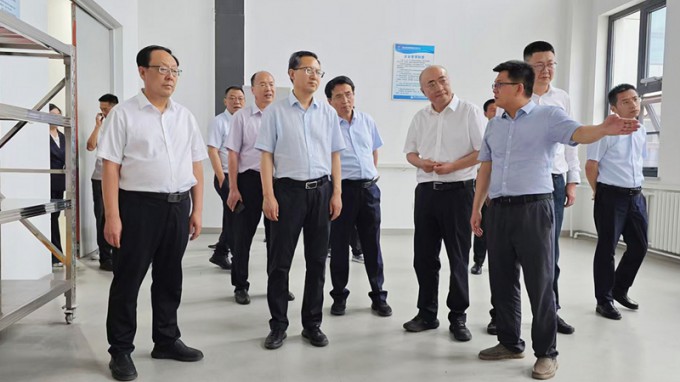 甘肅國(guó)投集團(tuán)黨委書記、董事長(zhǎng)成廣平一行到西部工程檢測(cè)研發(fā)基地調(diào)研